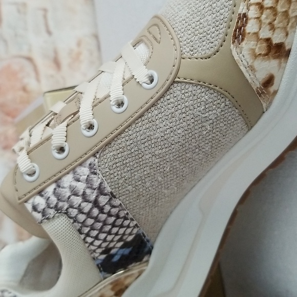 New Michael Kors Lindy Mixed-Media Trainer - Picture 8 of 10